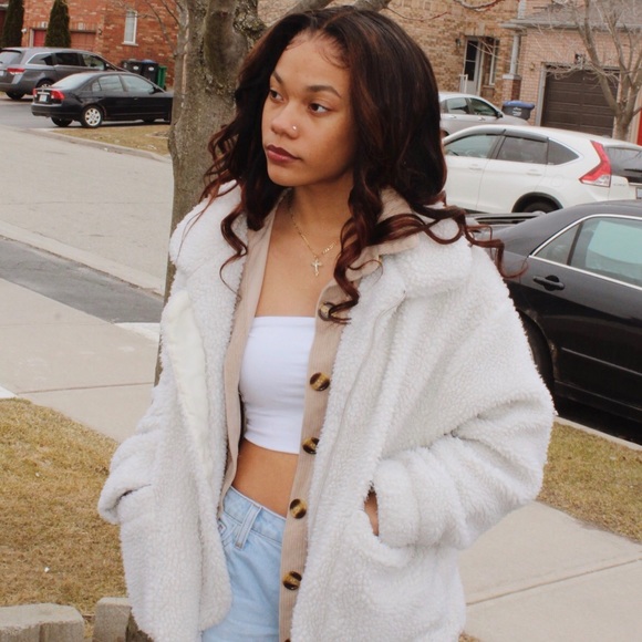 Meet your Posher, Tia - Picture 1 of 1